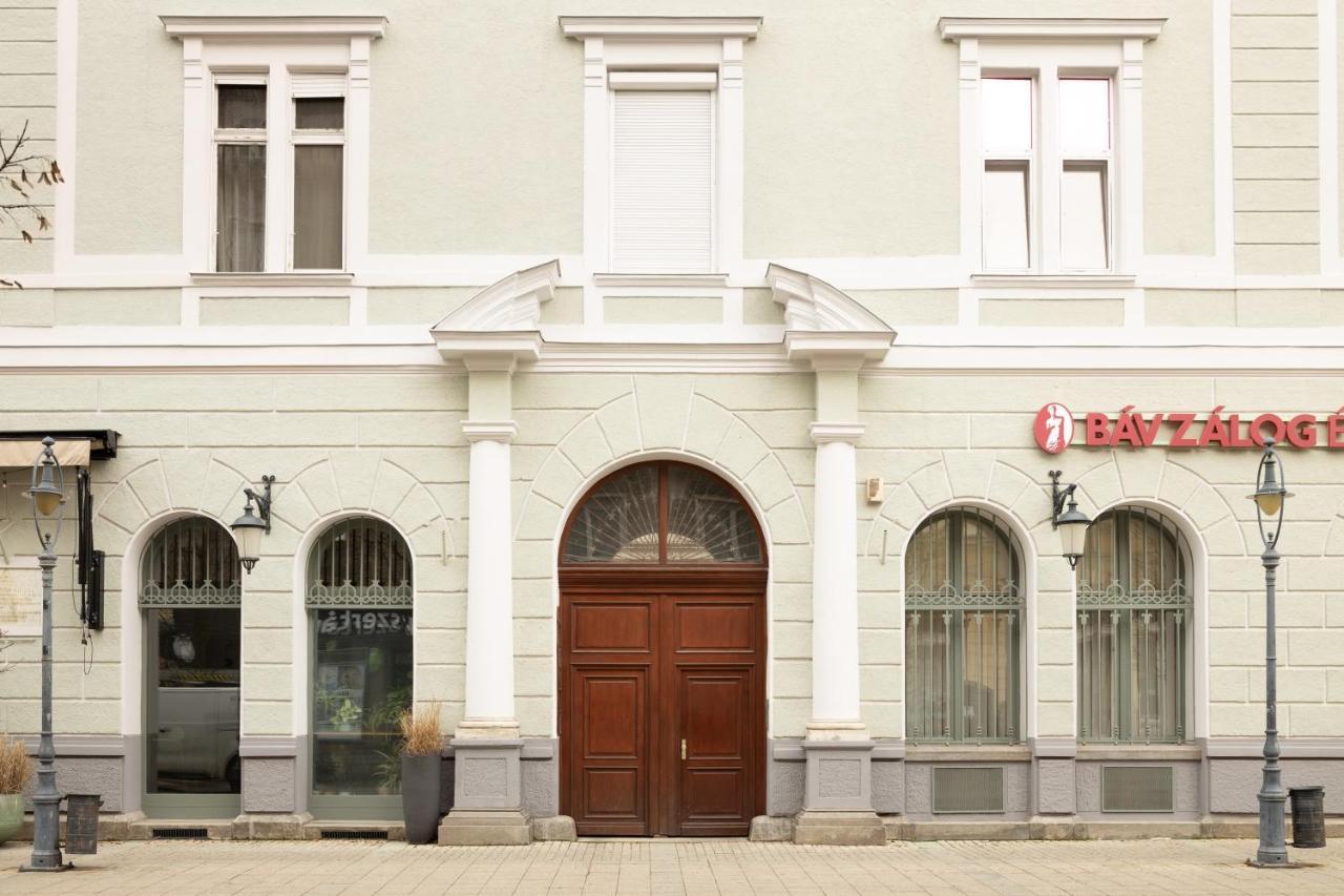 Апартаменты Square 2 Дебрецен Экстерьер фото
